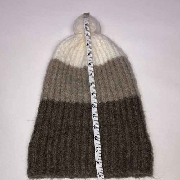 Ugg beanie winter hat O/S - Picture 6 of 9